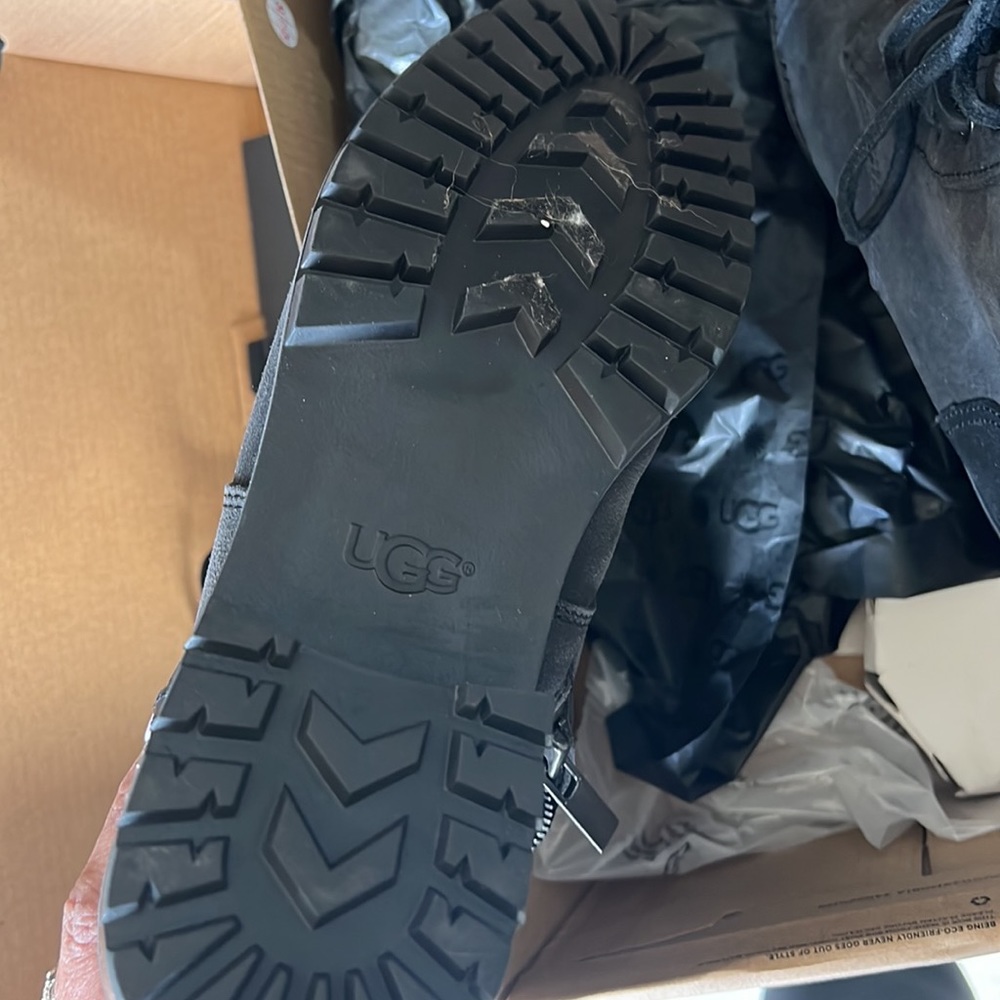 Ugg 🥾 - Picture 3 of 10